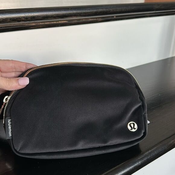 New w/tags Lululemon everywhere belt bag, black velour soft luxurious gift - Picture 2 of 7